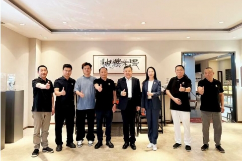 岭南有约 宋韵新辉 / 中国家具协会领导莅临漫朴家居 —— 共鉴风华。